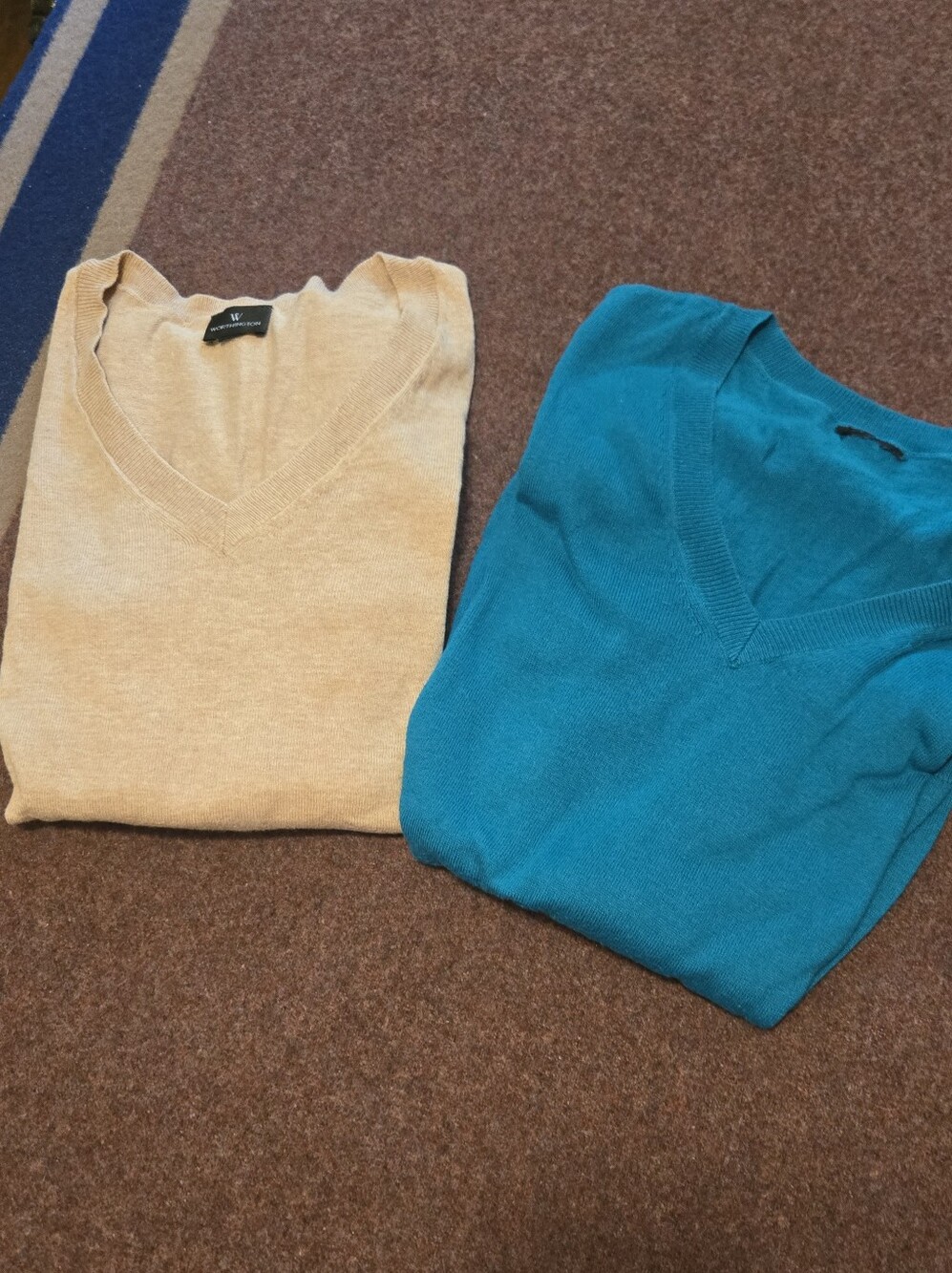 Lot of 2 Women's Worthington sweaters size Beige and Teal MED